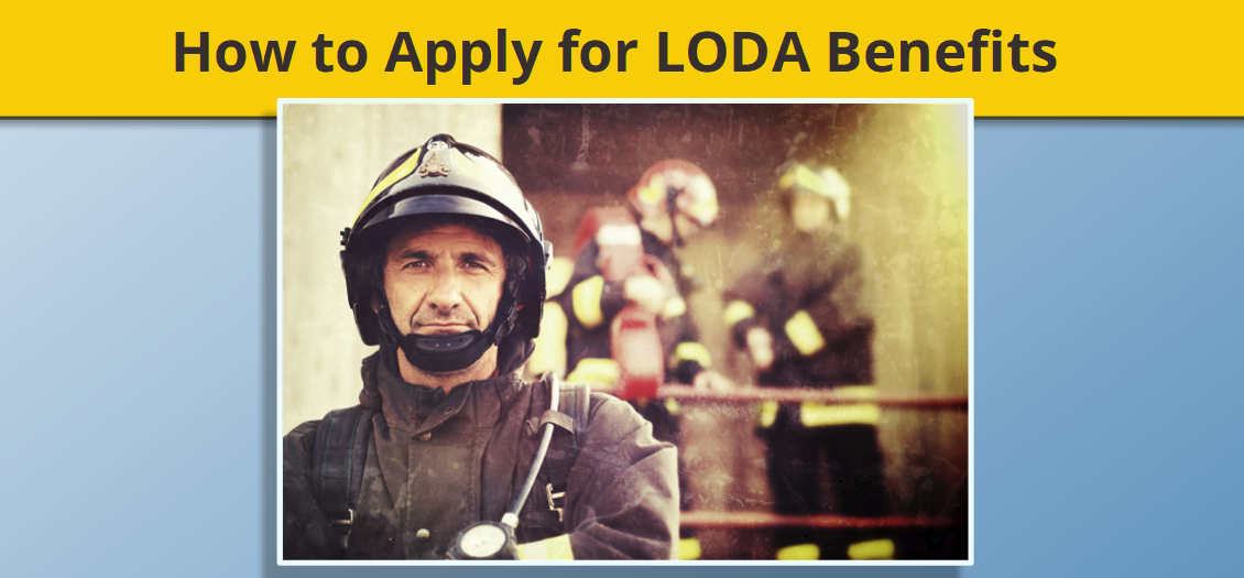 Pulis na nagsasalita sa walkie-talkie